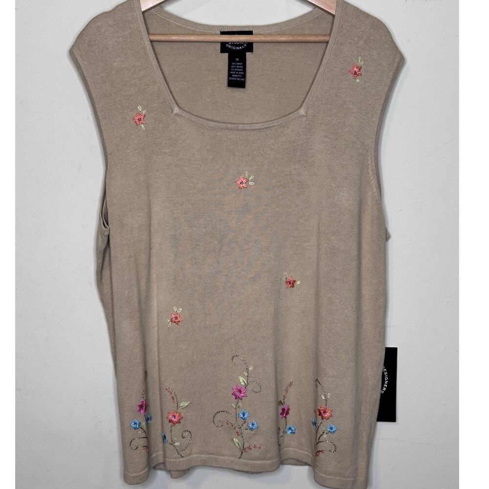 NWT Designers Studio Originals Women’s Tan Flower Embroidered Top Size: XL